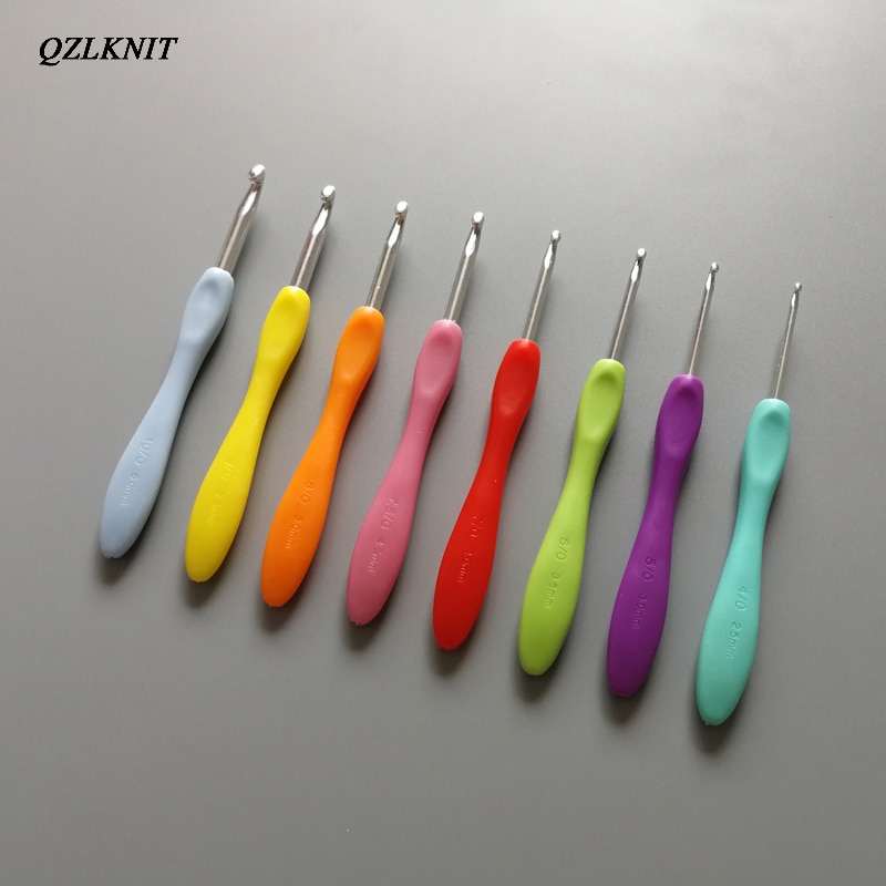 QZLKNIT 8 stks/set 2.5-6.0mm Haaknaald Set Candy Kleur Plastic Handvat Aluminium Haak Voor Garen Weave Craft breinaalden