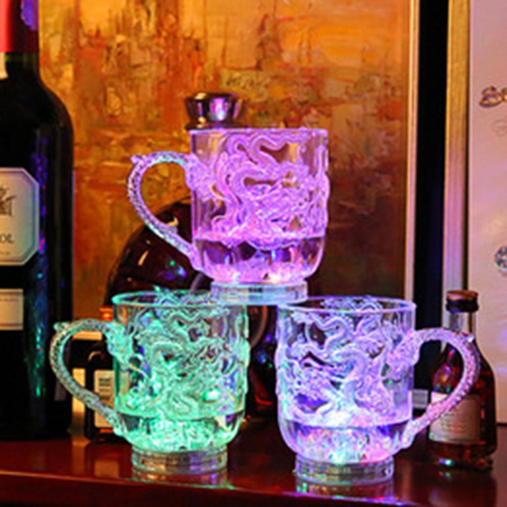 Tasse lumineuse colorée allumant la tasse de Flash d'induction liquide de tasses de thé d'eau pour la décoration de mariage de partie tasse en verre de vin de thé Cup0