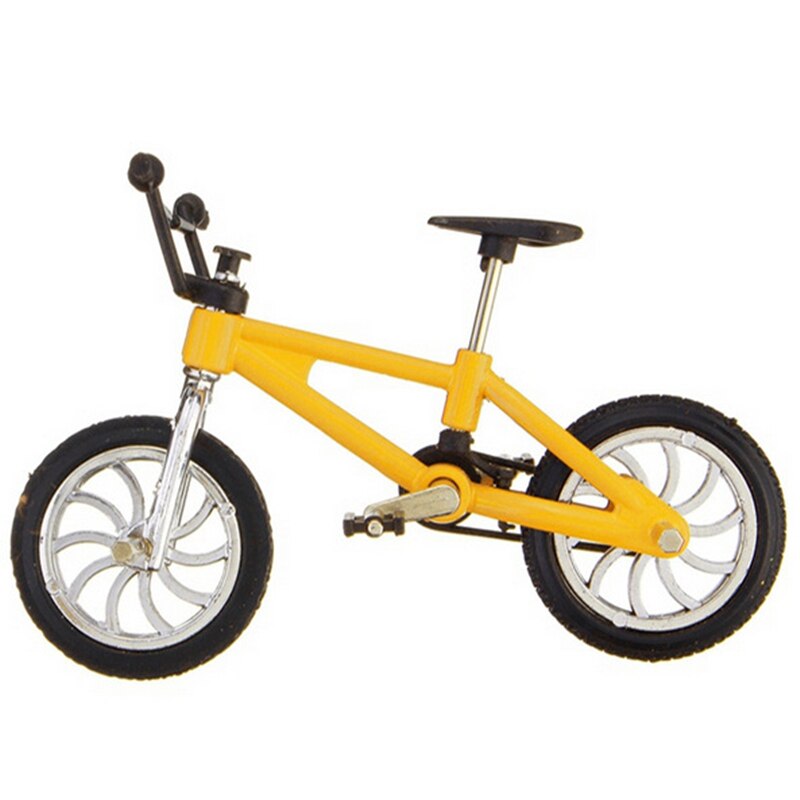 1 stk 1/12 bjd dukke tilbehør cykellegetøj til drenge mini cykel med bremsetov legering cykelmodel legetøj til børn: Gul