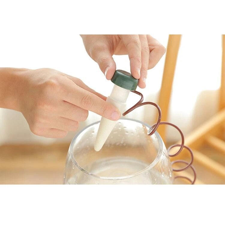 2Pcs Automatic Watering Plant Flower Indoor Automatic Drip Irrigation System Family Drinking Water Bottle Drip Irrigation