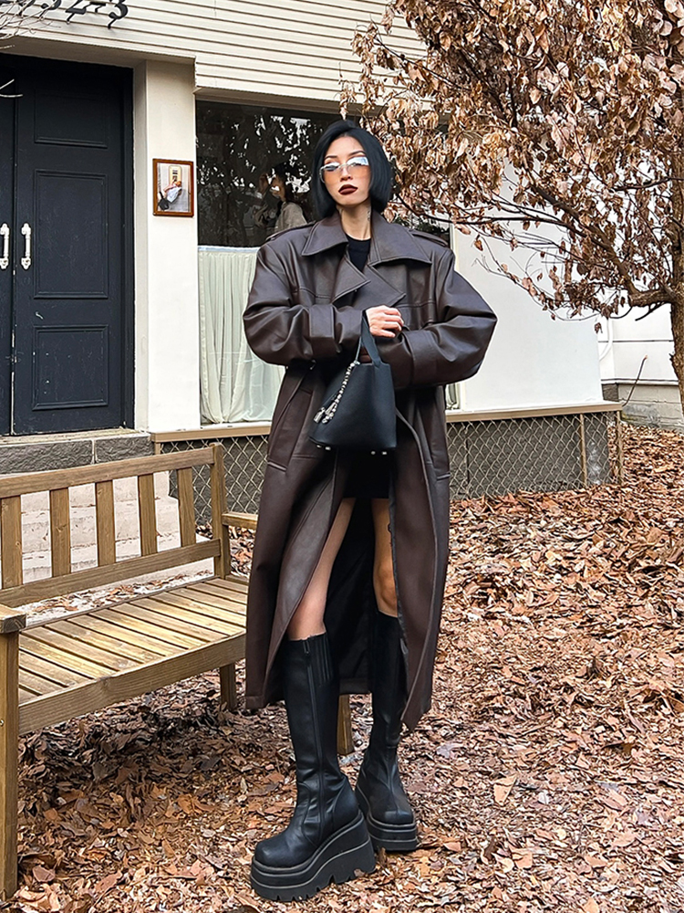 Trench lungo da donna in pelle PU Lautaro, oversize, doppio petto, ampio, abiti firmati di lusso, nero, marrone, primavera: XXL / Brown