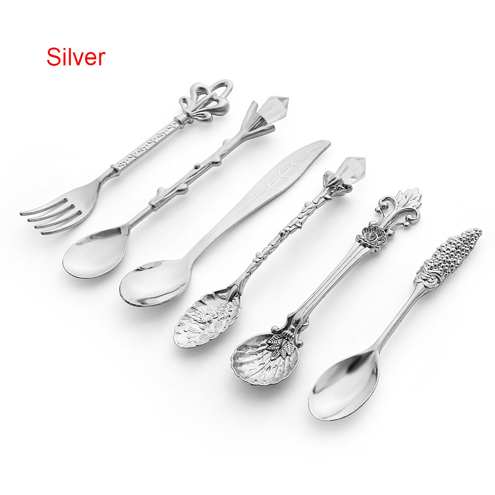 6 stk royal stil vintage metal udskåret ske forskellige former zink legering kaffe dessert gaffel flatwares køkken spisebestik: Sølv