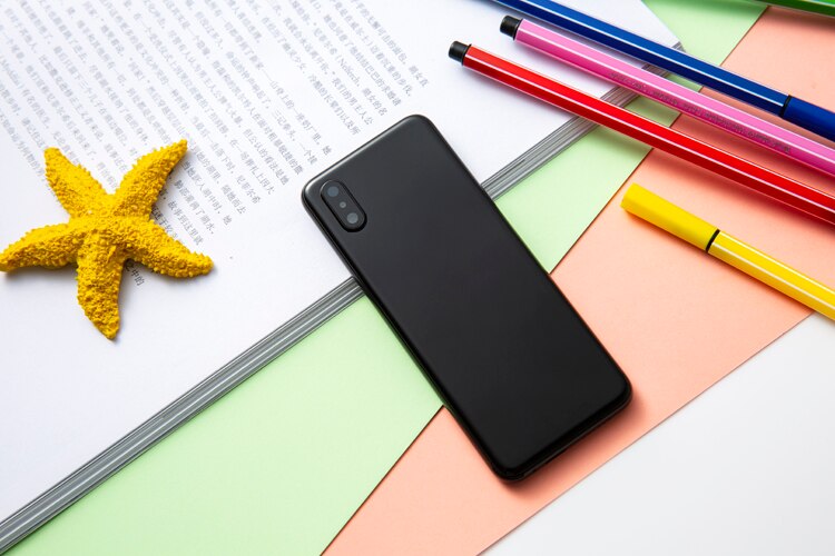 !  i8 mini-kaart mobiele telefoon draagbaar ultradun klein geen netwerk student stoppen met internetverslaving back-up mobiele telefoon: Standaard / Zwart