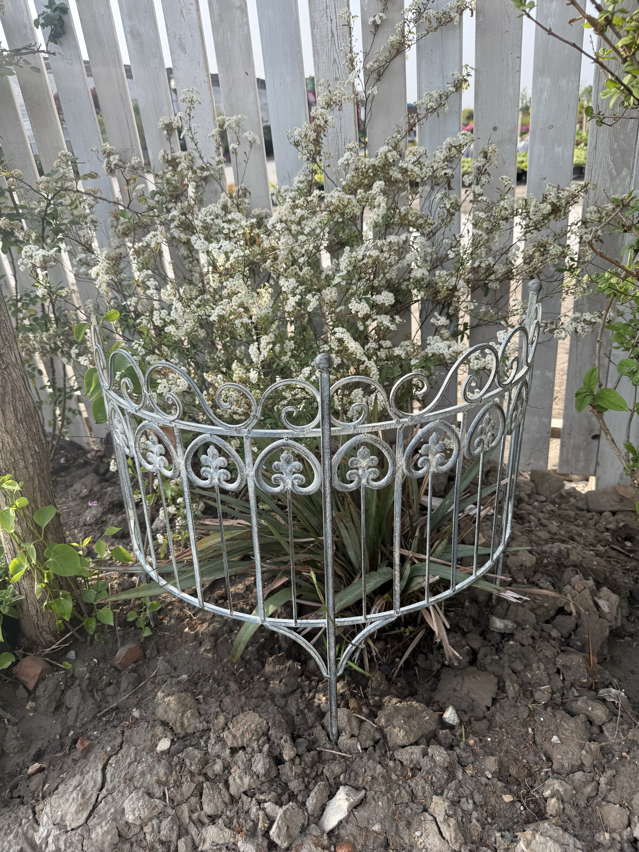Valla de jardín rústica, sistema de soporte de plantas de hierro antiguo para enredaderas trepadoras, decoración de cama de flores, enrejado de jardín insertado en el suelo con borde: YELLOW