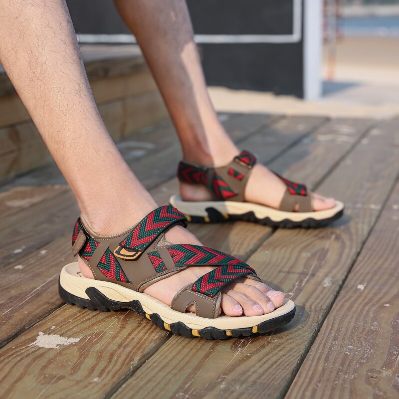 2020 caldo Uomo di sport Sandali di Lusso Scarpe Da Spiaggia Degli Uomini Del Progettista Mens tutto'aperto Sandali Antiscivolo Da trekking Sandali Uomo Scarpe Da Ginnastica uomini