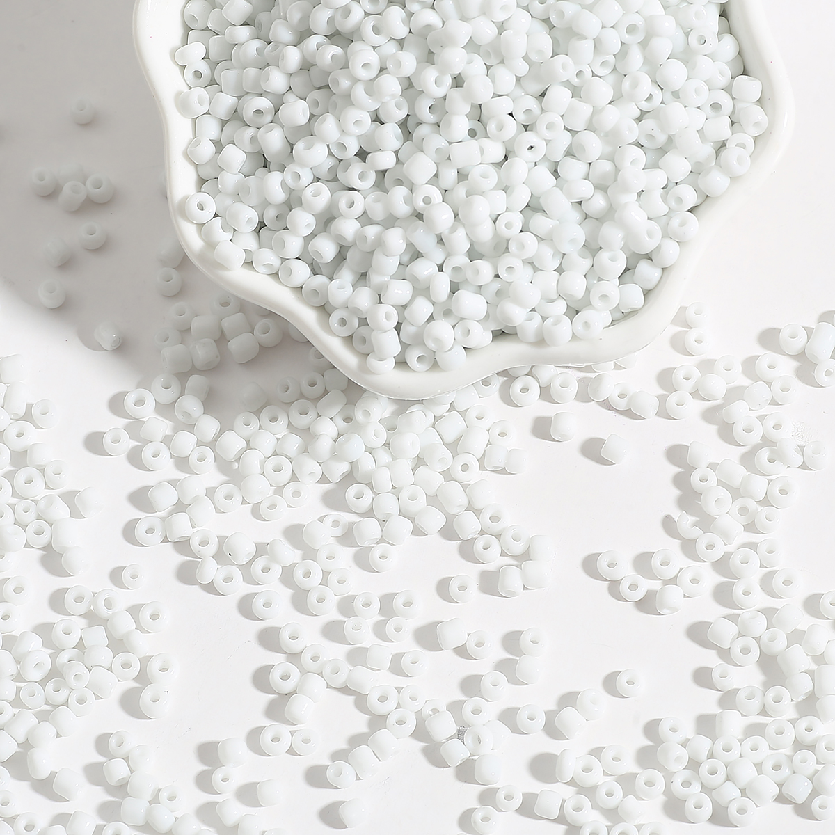 4000 stk. 2mm stk. i æske tjekkiske glasperler, små løse taljeperler til smykkefremstilling, charms, armbånd, halskæde, øreringe, tilbehør: Himmelblå