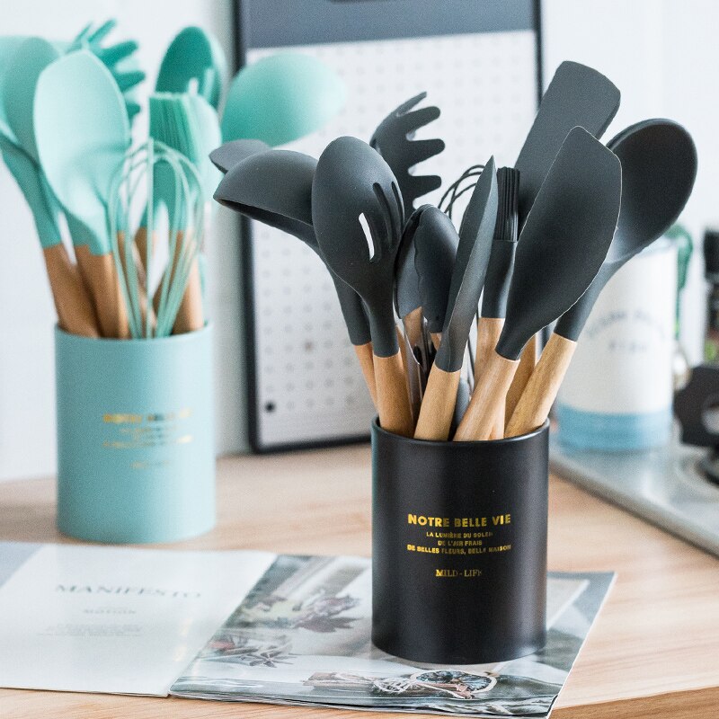 Batterie de cuisine en silicone avec poignée en bois Ensemble de cuisine Ensemble de batterie de cuisine Batterie de cuisine antiadhésive Accessoires de cuisine avec boîte de rangement en acier inoxydable