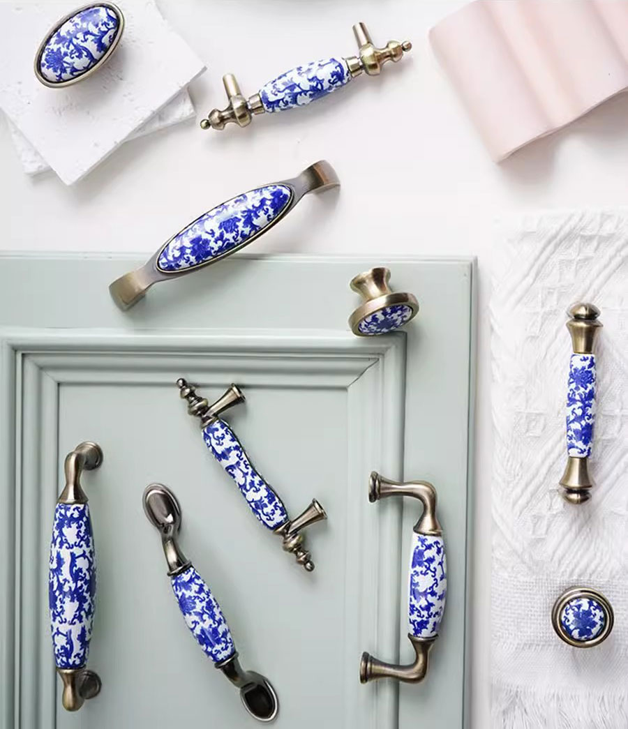 Tiradores de cerámica para armarios y cajones, pomos de puerta redondos con flores azules, tiradores de muebles Vintage, tiradores de armario de bronce antiguo