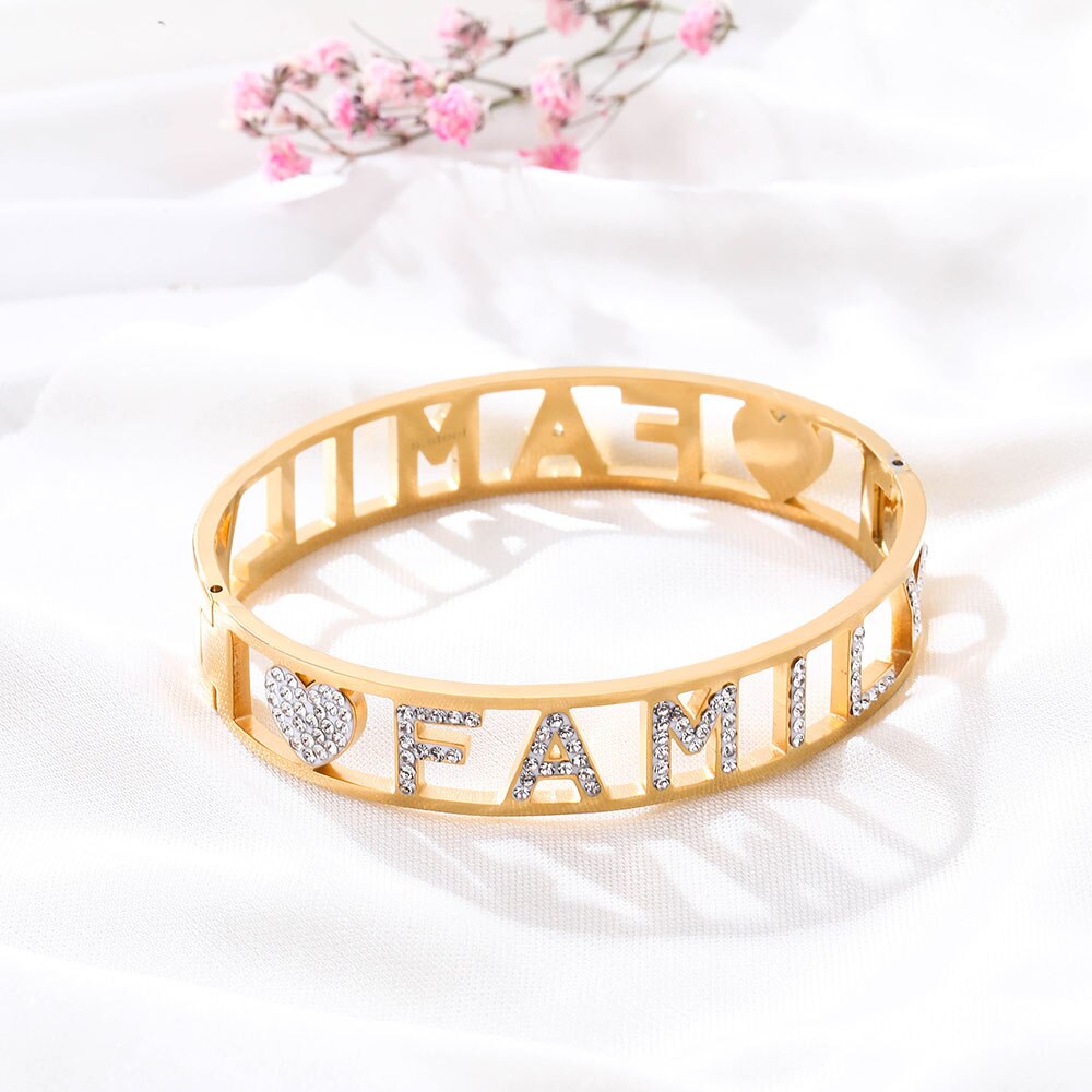 Bracelet à strass en acier inoxydable pour filles, bijou tendance, couleur or, avec lettres de famille, breloques, accessoires pour femmes,