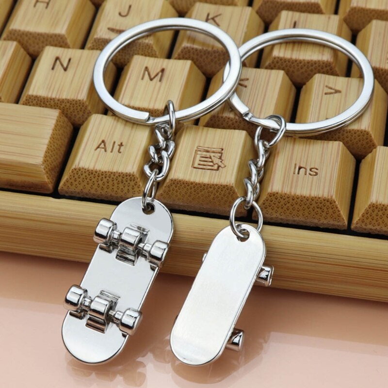 Y166 2Pcs Lovers Scooter Keychain Novelty Casual Metal Trinket Couple Skateboard Key Chain Couple Key Holder Trinket Charms