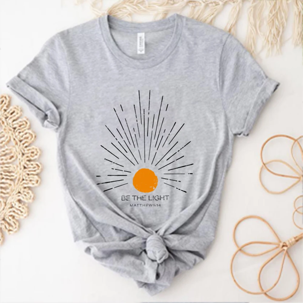 Sein das hell Mathew 5 14 Sonnendurchbruch T-Shirt Jahrgang Bibelvers Shirt christliches T-Shirt Sonne Tee Boho oben inspirierendes: L / Grau