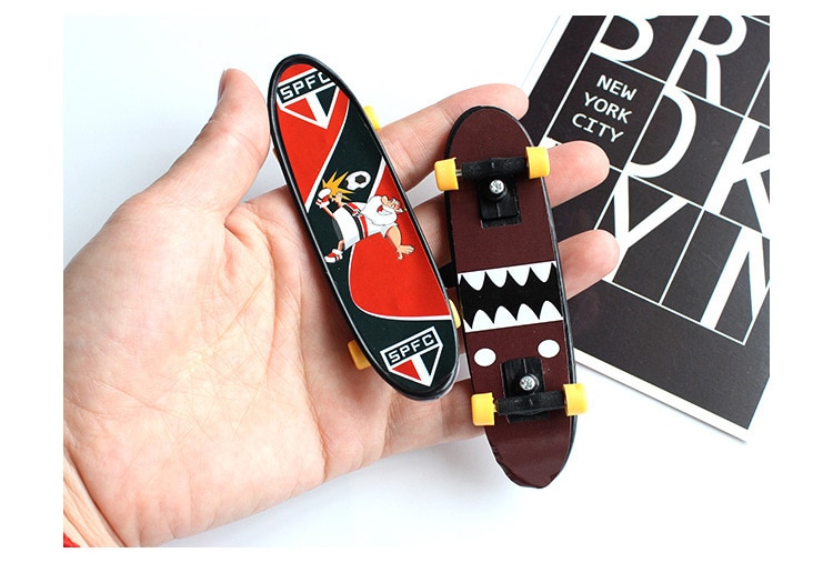 Zappeln Rolle Griffbrett Skateboard mit Kasten freundlicher Deck Sport Spiel Neuheit Finger Spielzeug für Erwachsene freundlicher Finger Skateboard