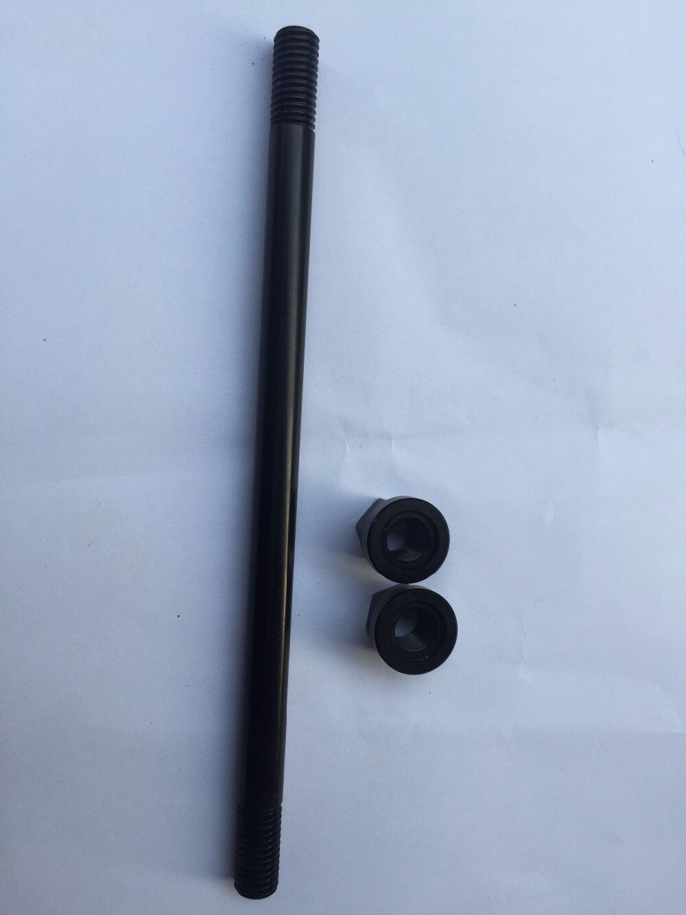 Bicycle Rear Thru Axle 135 x 10 mm with Nut for Shimano Saint