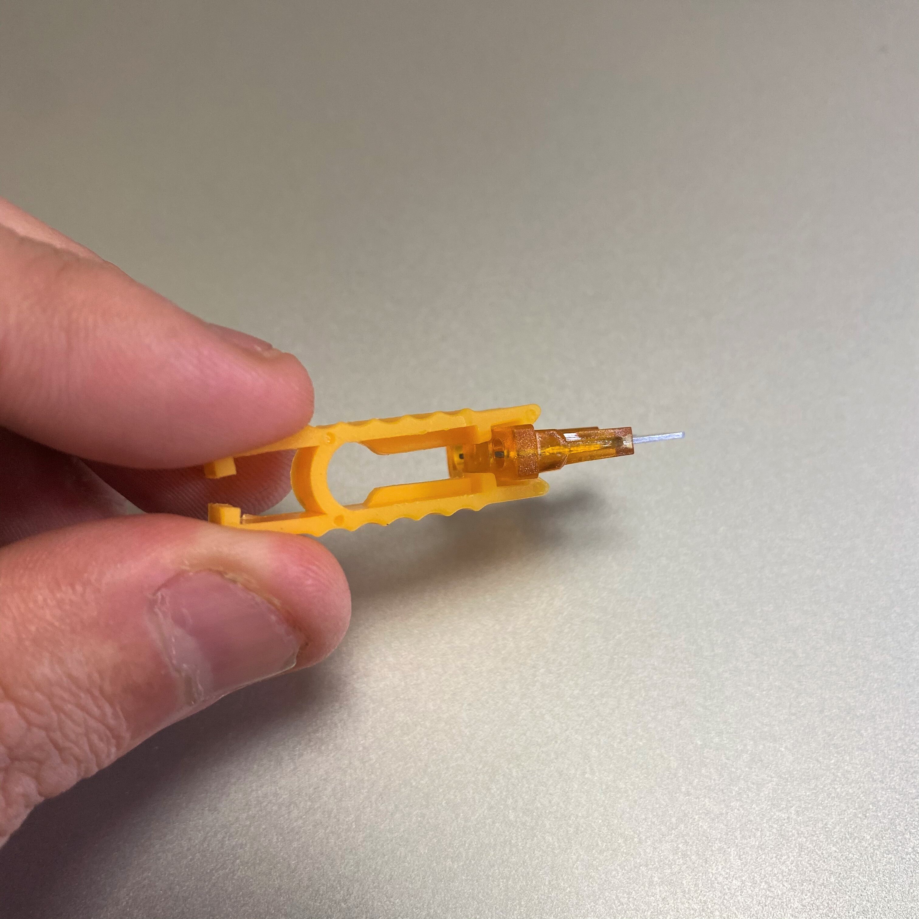 Standard Middle Size Car Fuses Blade Auto Fuse Set Assortment In Storage Box 2A To 35A AMP