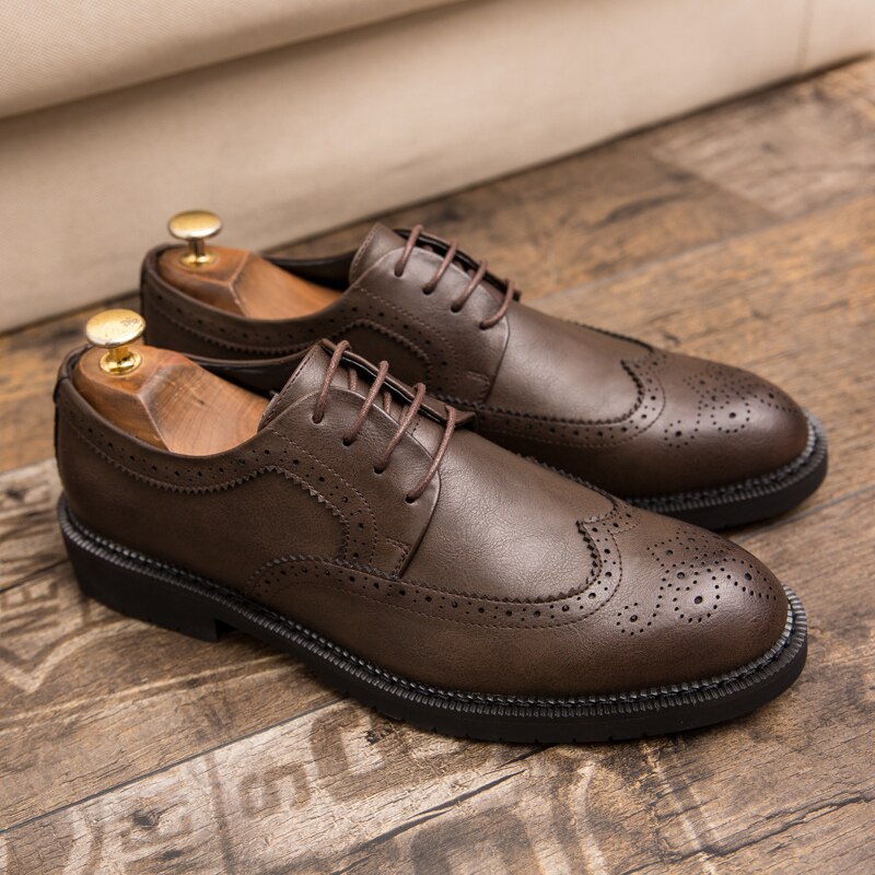 Plus size zwarte herenschoenen, britse leren herenbrogues, comfortabele puntige neus, bruidsschoenen: Bruin / 12