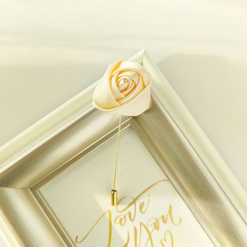 Alfileres Boutonniere para novio para hombre, ramillete de boda, broche para mujer, flores, rosas, ojal de seda para padrino de boda, accesorios para traje de matrimonio, graduación A: Beige