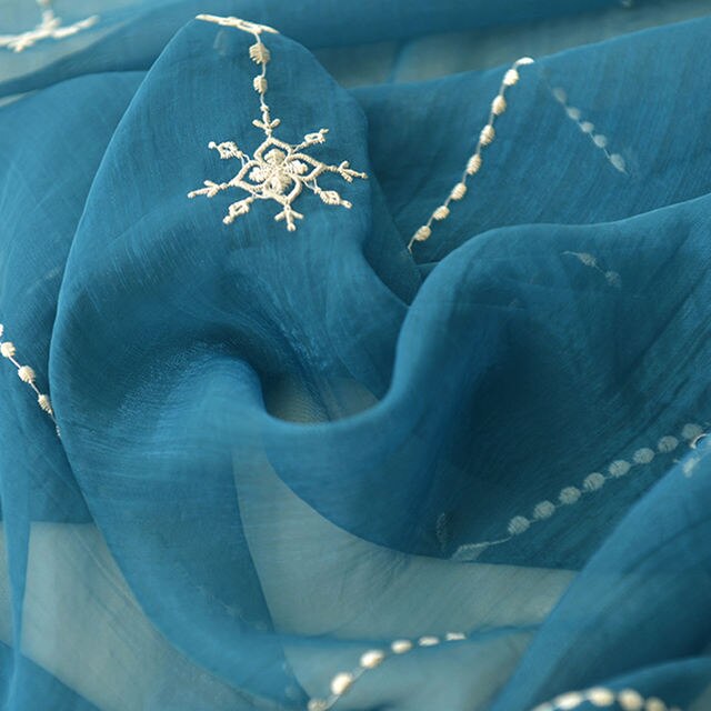Hvid broderet snefnug indigo blå hud tekstur chiffon gammel stil tøj han tøj tørklæde kjole søn jakke stof: Default Title