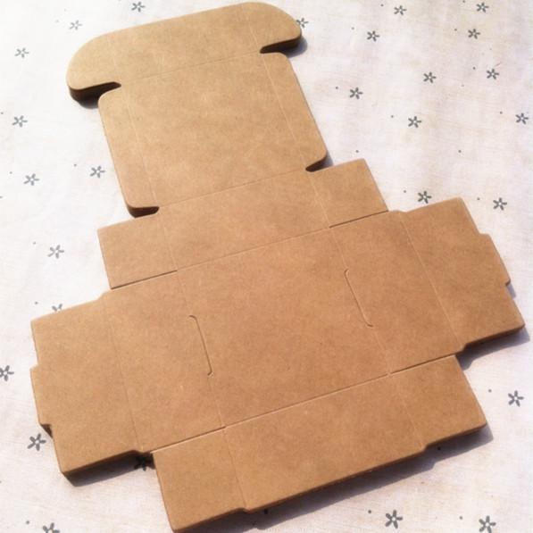 5.5 x 5.5 x 2.5cm festtillbehör handgjorda fyrkantiga kartonger små sockerprydnader kartong mottagningslådor 50pc/ parti: Kastanjebrunt