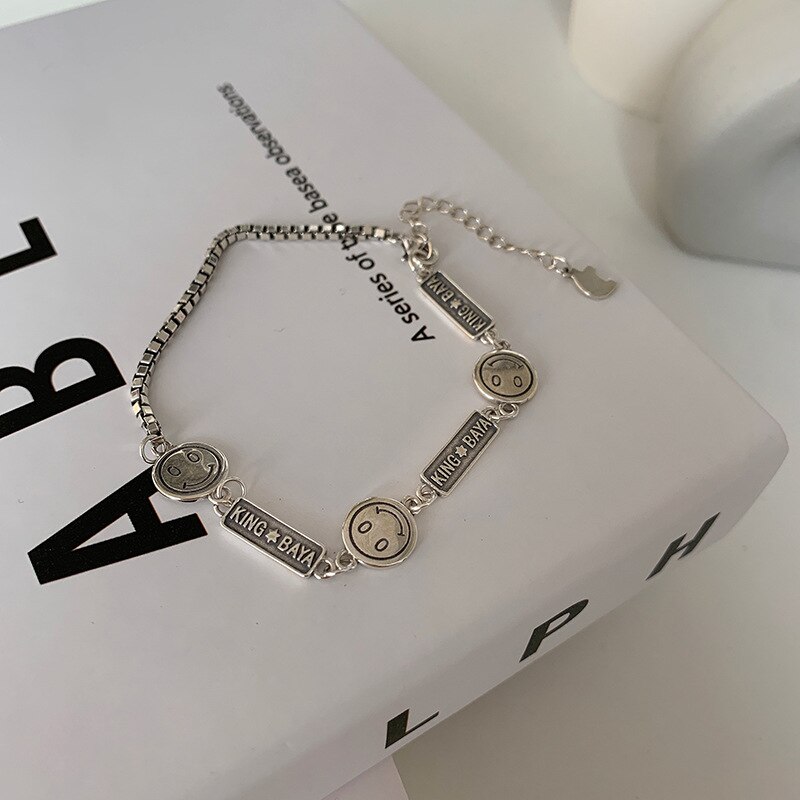 QMCOCO Silber Farbe Partei Armbänder Für Frau Vintage Lächeln Gesicht Platz Buchstaben Thai Silber Geometrische Handgemachten Schmuck