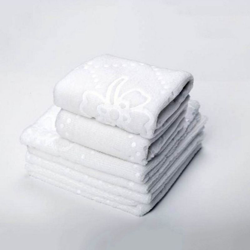 Servilleta blanca cuadrada de encaje con borde de corte ultrasónico, toallitas de fibra Wmbossed, pañuelo desechable, suministros para Hotel y restaurante, 1 unidad
