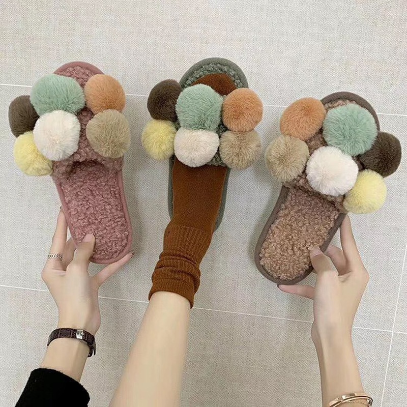 Pantuflas De felpa bonitas De invierno, pantuflas De Interior para el hogar, Zapatos cálidos para Mujer, Zapatillas De casa con pompones y bolas, Zapatos De piel para Mujer