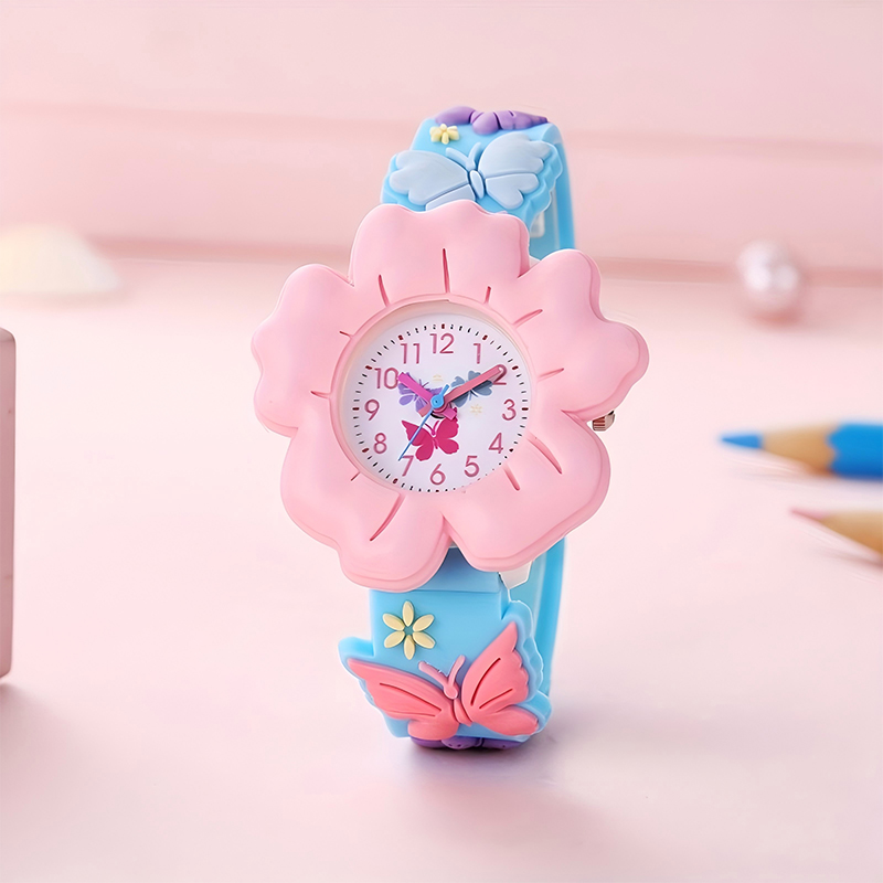 Reloj lindo de dibujos animados de flores y mariposas en 3D para niñas: PVC suave, correa de silicona agradable para la piel, movimiento de cuarzo, no resistente al agua: Rosa