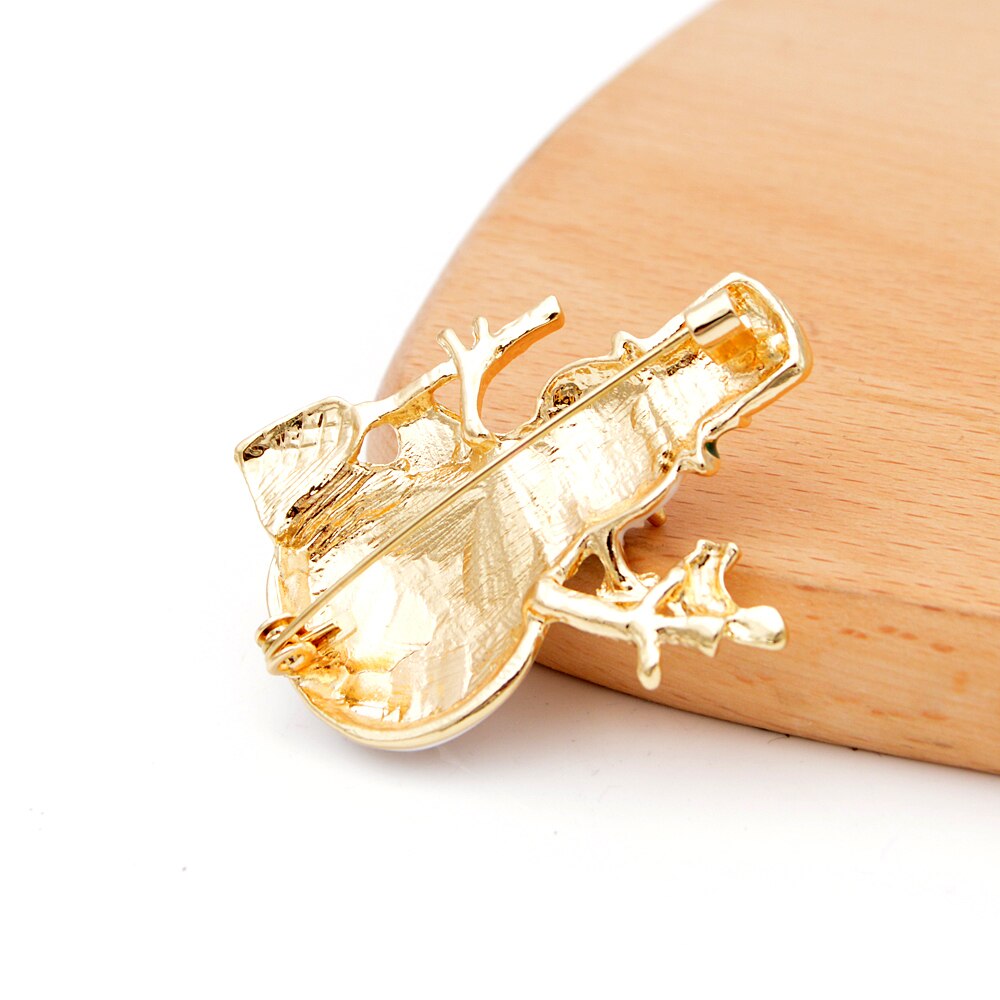 CINDY XIANG Shiny Lovely Snowman With Brooches For Women And Man Christmas Must-have Gold Hat Coat Accessories Jewelry