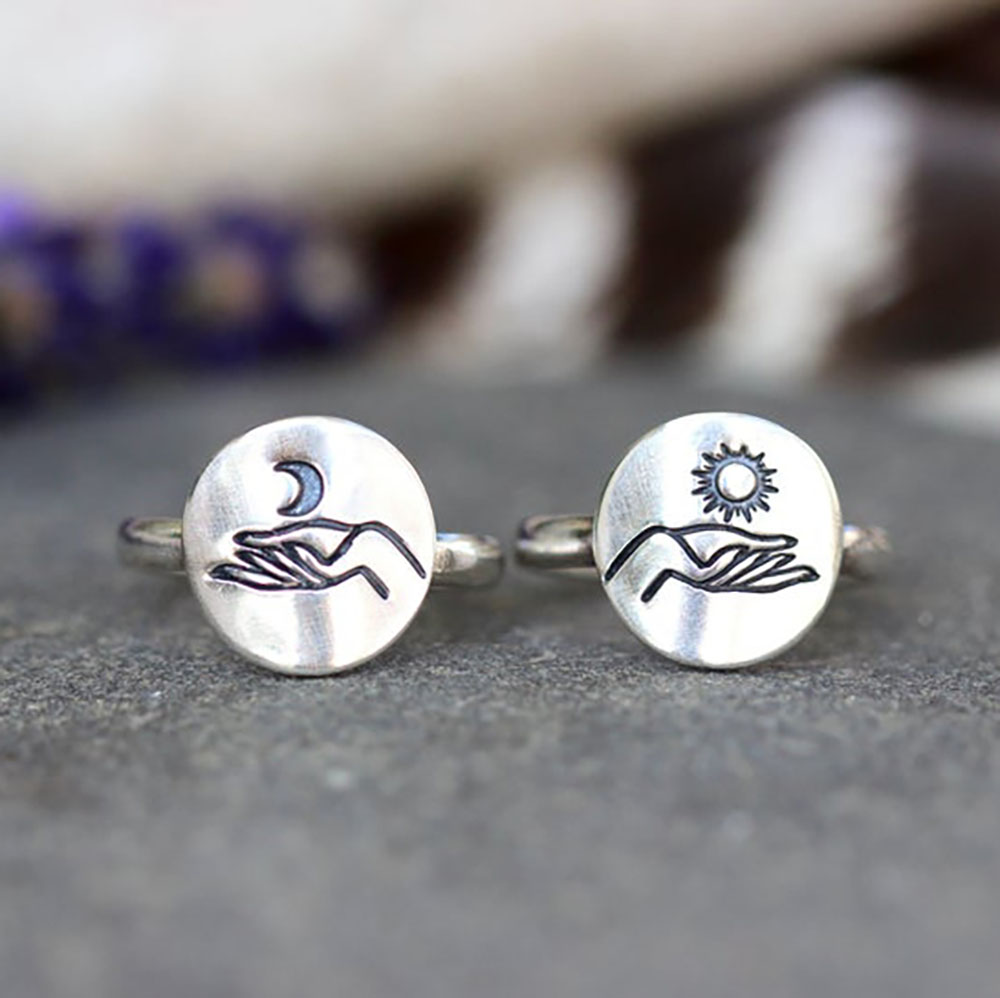 Anillo de plata tallado hecho a mano para hombre y mujer, sortija con forma de luna y sol, de amistad