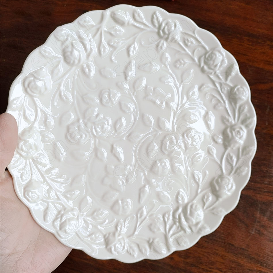 Plato de cerámica artesanal en relieve de rosa, platos decorativos de flores con borde ondulado europeo Vintage, platos de postre, platos de pastel, vajilla de té de la tarde