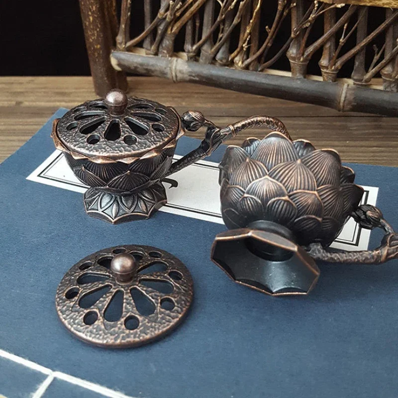 Quemador de incienso de flor de loto con mango, quemador de incienso hueco de loto de latón y cobre Retro, artesanía de Metal pequeña para decoración del hogar