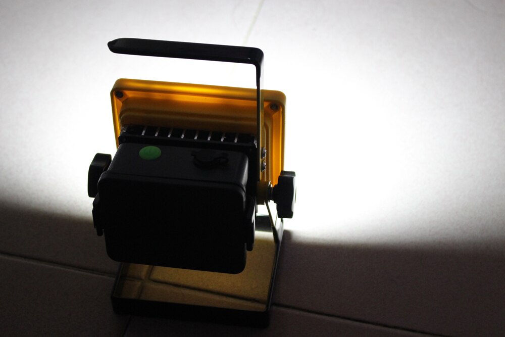 Led Spotlight 18650 light 30W 20leds light Waterproof Outdoor led rechargeable Flood light US EU charger 3x18650 battery