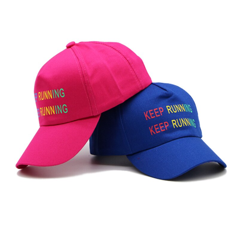 Lente en zomer snoepkleurige keep running-pet met geborduurde letters