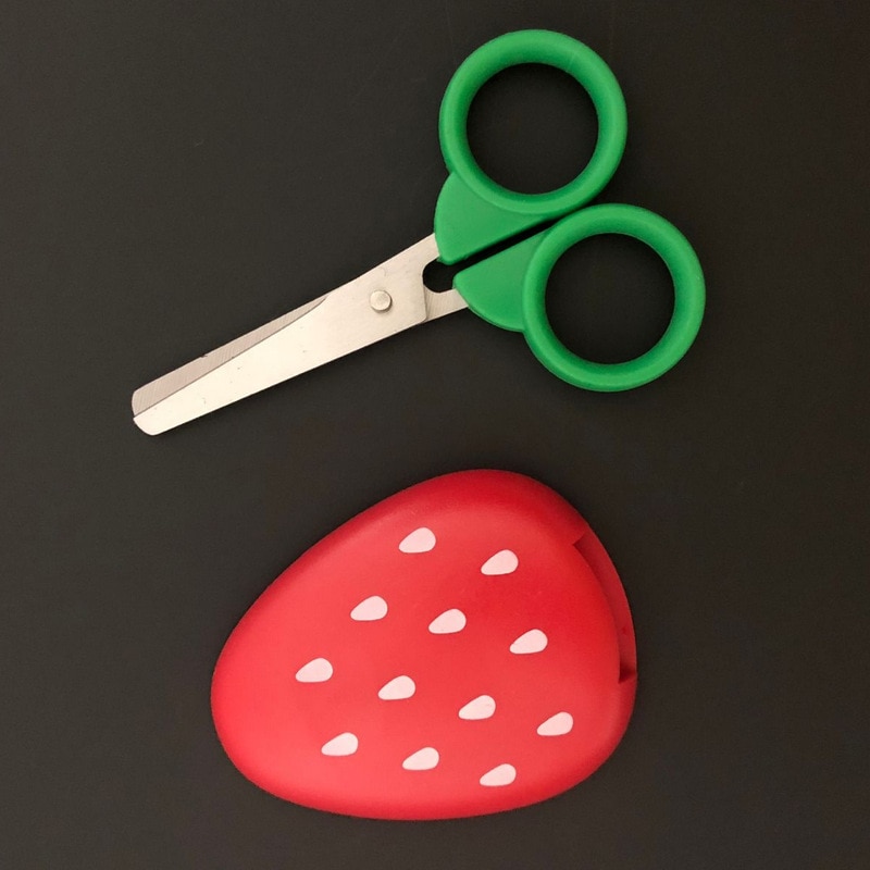 1 PC. Las tijeras con forma de fruta Kawaii, los plátanos de uva, son lindos y seguros para no lastimar las manos, suministros de oficina para niños y estudiantes