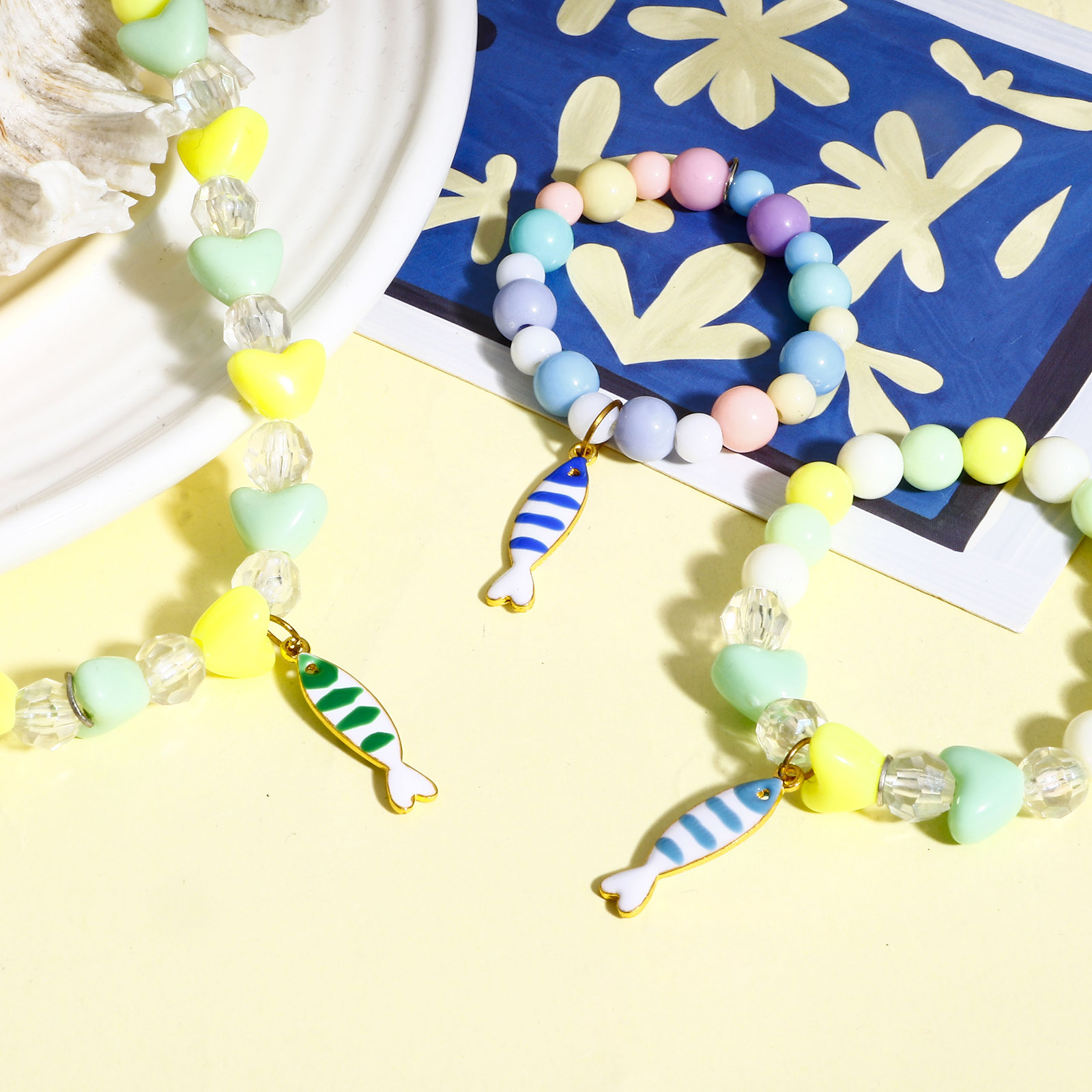 Dijes de pez de aleación de doble cara esmaltados, lentejuelas, peces, colgantes para pendientes Diy, collar, hallazgos para hacer joyas, 26x7mm, 5 piezas