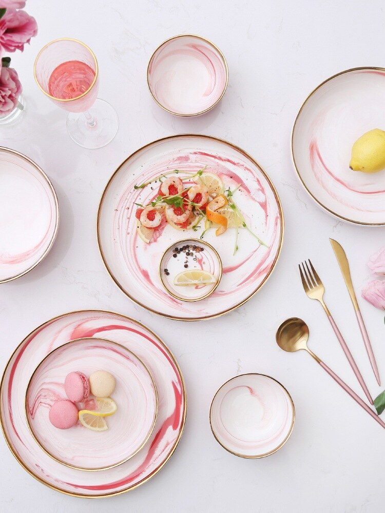 Marmorservise sett med glodkant keramisk middagsfat salat suppe ramen nudelskål liten tallerken skuff servise rosa