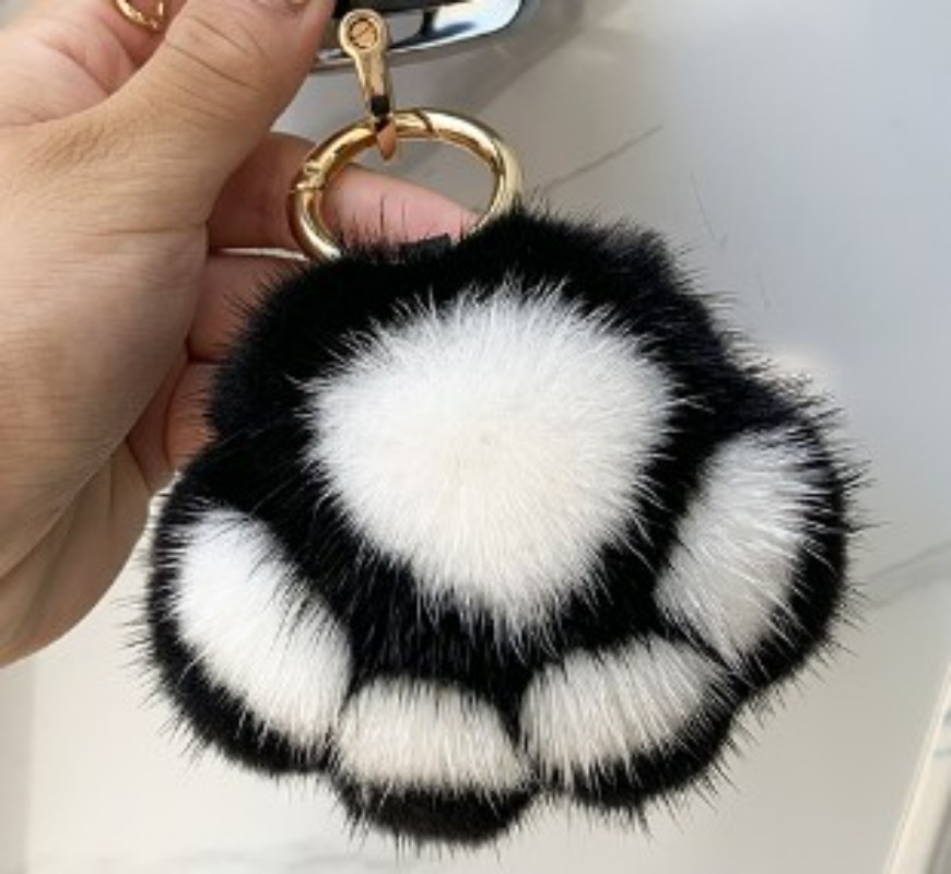 Cat Paw Pendant Keychain Fluffy Soft Faux Fur Key Chain Kid Stuffed Toy Plush Toy Key Ring Backpack Car Key Pendant