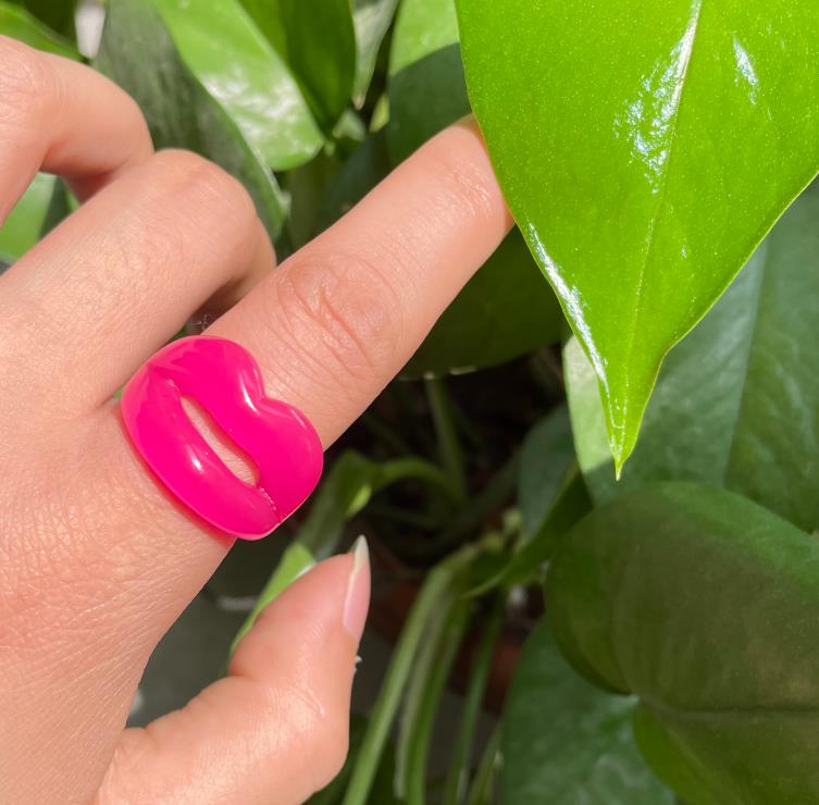 Summer Trendy Punk Red Lips Shape Resin Finger Rings Mouth Lip Acrylic Colorful Ring for Women Girls Jewelry HUANZHI: E