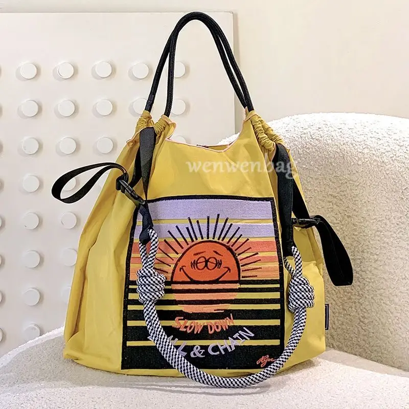 Sac à chaîne boule sac à provisions soleil Smiley brodé en toile de Nylon bandoulière femme fourre-tout sacs pour femmes sacs à main pour femmes 2025: l / Rouge