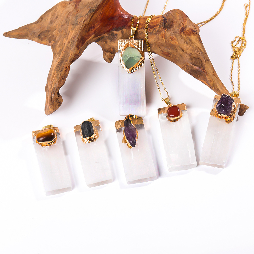 Amuleto de cristales curativos de Reiki con colgante rectangular plano de citrino amatista con incrustaciones de selenita cruda Natural con tapa chapada en oro