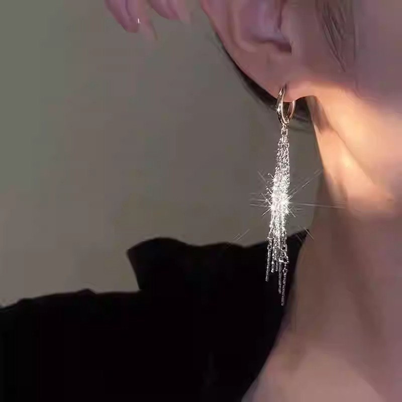 Glanzende lange oorbellen met kwastjes en glitter voor dames, lange oorbellen met kettinghangers, perfect als sieraden voor bruiloften en feestjes.