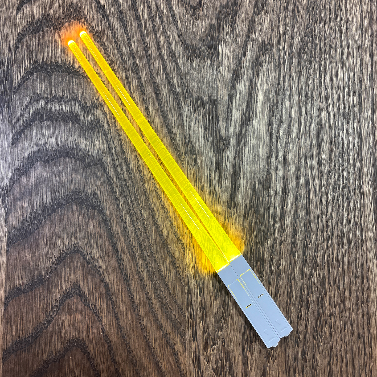 Sabre Laser LED thème StarWar, baguettes chinoises lumineuses, réutilisables, lavables et détachables, baguettes à Sushi, vaisselle de cuisine, 1 paire