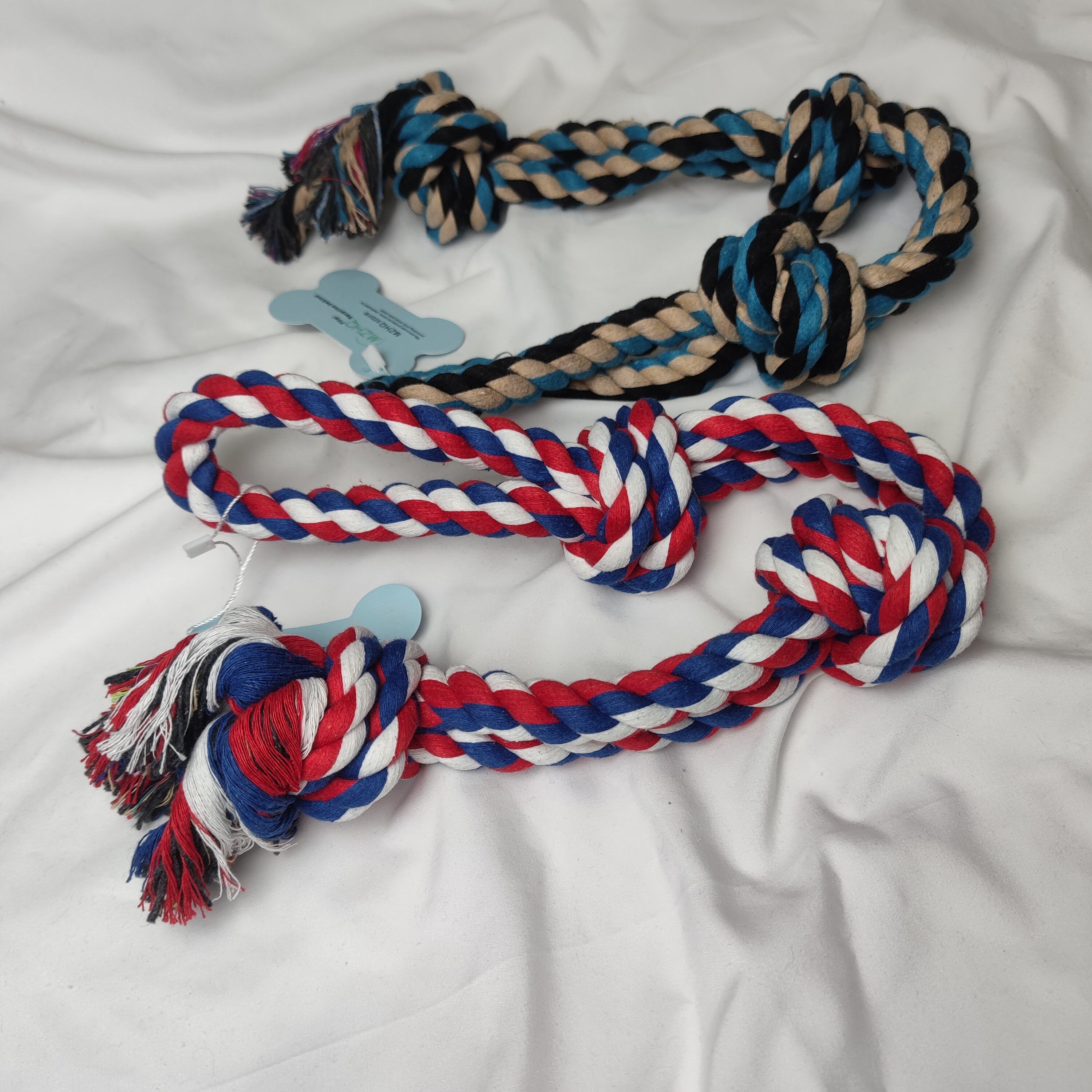 Cuerda de algodón interactiva para perros grandes, juguete portátil de 3 nudos, 58cm, 1 unidad La cuerda de mordida mide 58 cm de largo, el nudo tiene 7 cm de grosor y pesa alrededor de 365 gramos. Es adecuado para jue