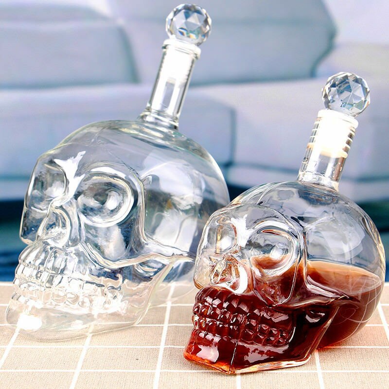 Kristallen schedel hoofd fles whisky wodka wijn karaf fles whisky glas bierglas sterke drank beker waterglas bar thuis