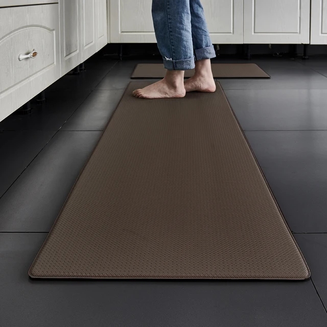 Alfombra larga para suelo de cocina, vinilo de PVC de 8 mm de grosor, impermeable, a prueba de aceite, antideslizante, antifatiga, textura de cuero, negro, gris: 50x160cm / Rojo