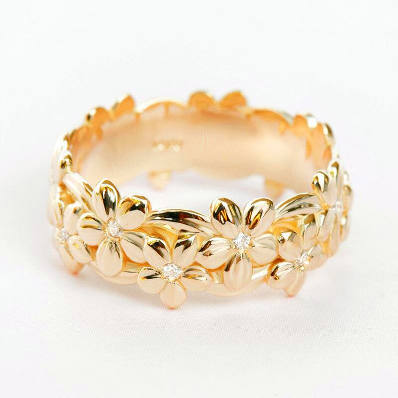 Luxury Female Metal Relief Flower Ring Charm Gold Color Wedding Ring Charm White Round Crystal Engagement Rings For Women
