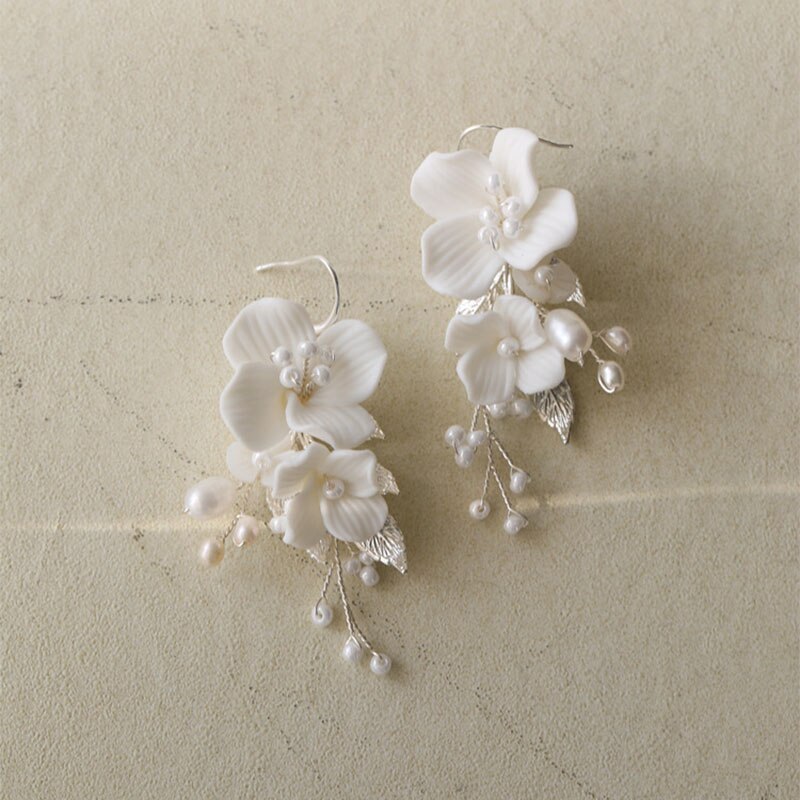 SLBRIDAL Handmade Alloy Leaf Rhinestone Ceram Flower słodkowodne perły ślubny grzebień do włosów ślubne akcesoria do włosów kobiety biżuteria: 2015 Silver