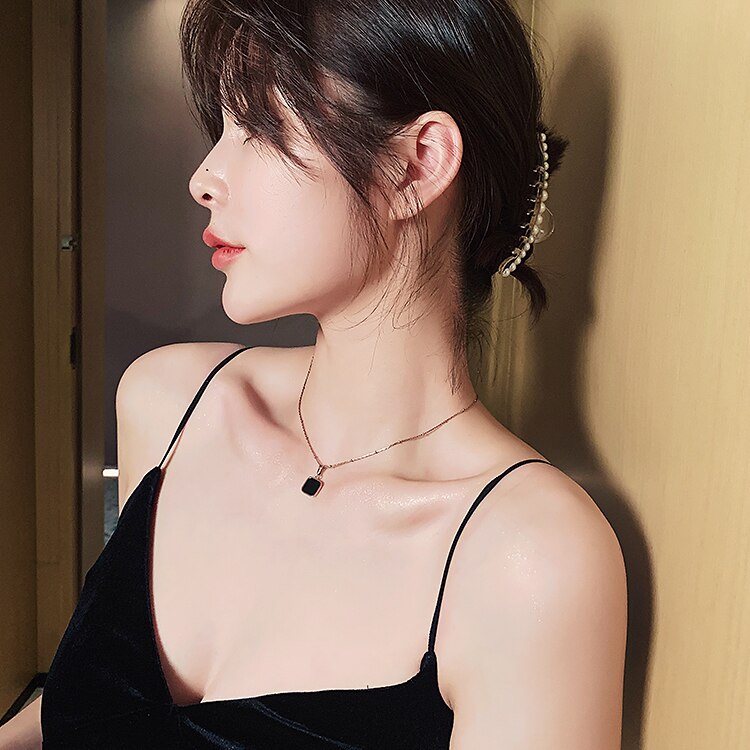 neue klassische schwarze quadrat anhänger farblose Titan stahl frauen halskette Party luxus kurzen hals kette schlüsselbein kette