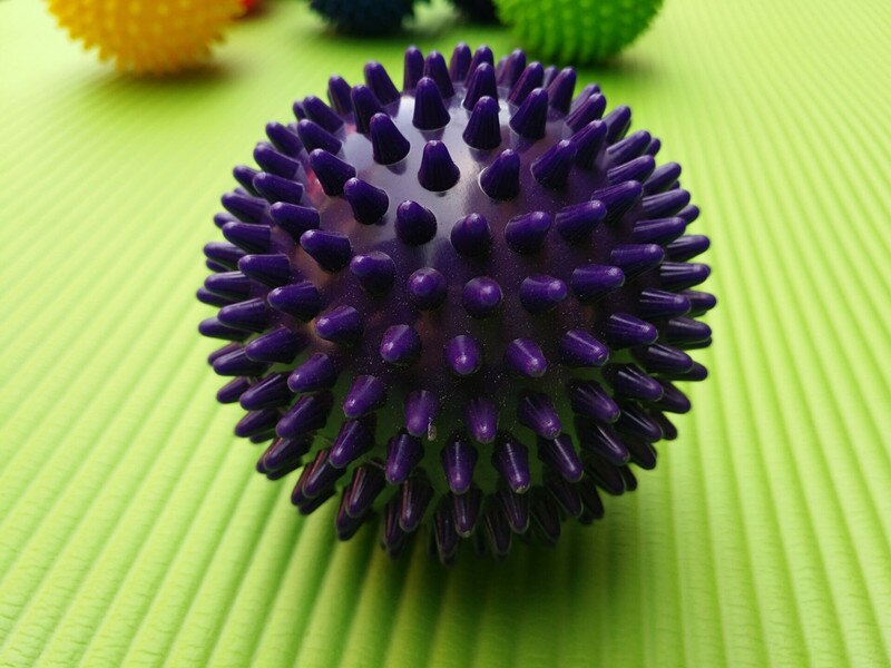 7/7.5 centimetri di Yoga della Sfera di Massaggio Rilassante Muscolare Sfera di Massaggio Rilassante Muscolare Fitness Fallo di Mano-Piede Hedgehog Sfera di Massaggio: Purple