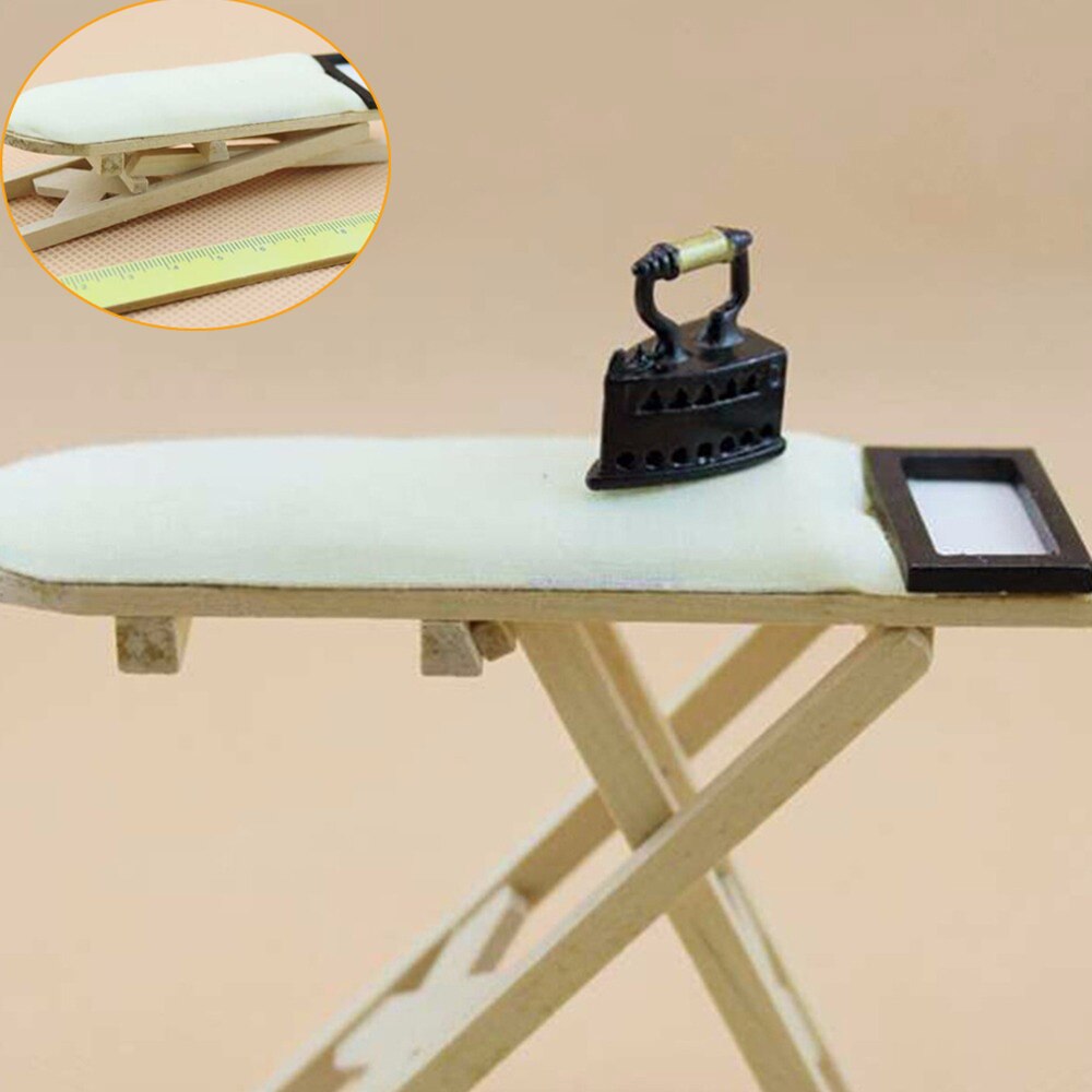 1: 12 Bilancia Casa Delle Bambole In Miniatura di Ferro con Asse Da Stiro Mobili Casa di Bambola Delle Bambole Decorazione Della Stanza Delle Ragazze Dei Bambini del Regalo Del Giocattolo