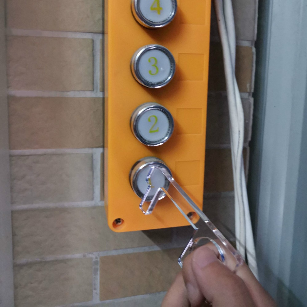2 stk sikkerhed bærbar presseliftværktøj hygiejne hånd antimikrobiel akryl edc døråbner dørhåndtag nøgle offentlig døråbner